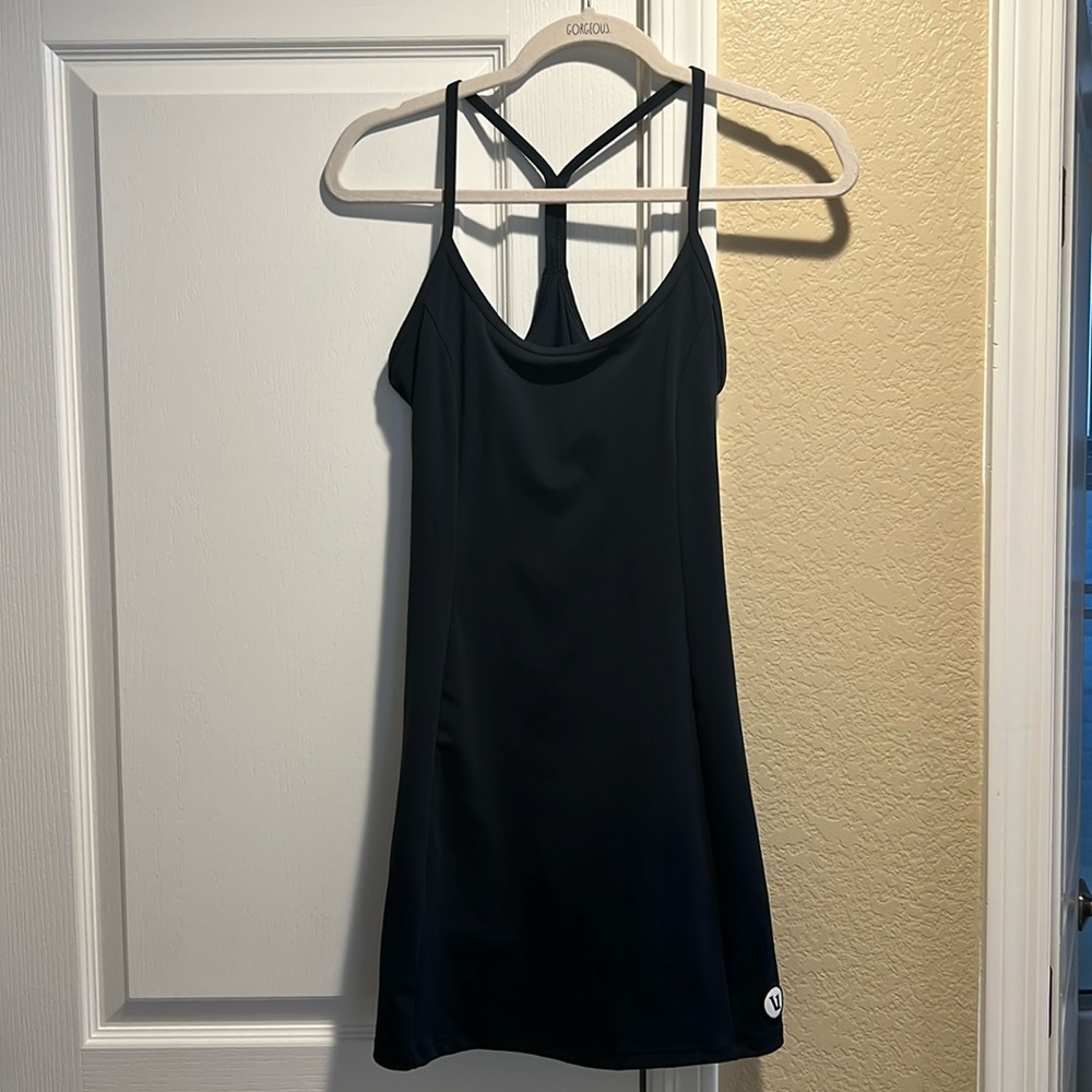 Vuori Women’s one shot tennis dress in navy. Size Small.